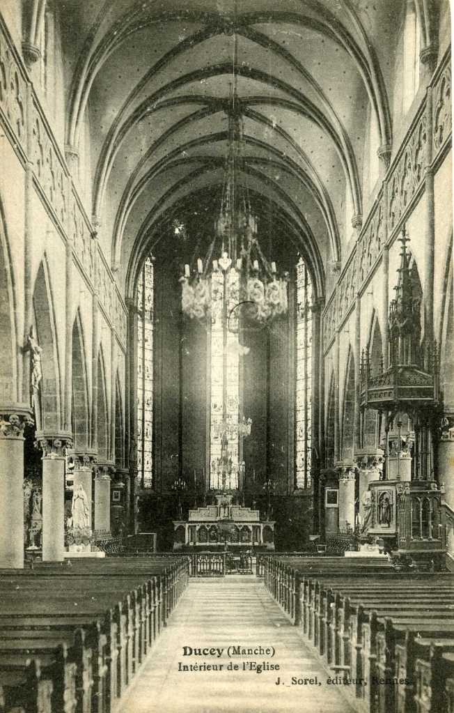 Interieur Eglise Ducey 1920